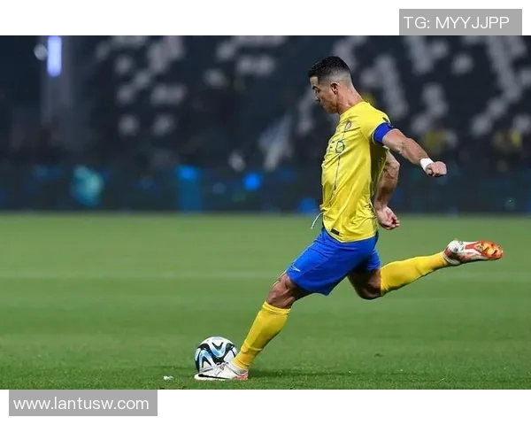 香港足球明星队精彩进球回顾谁是赛场上的最佳射手